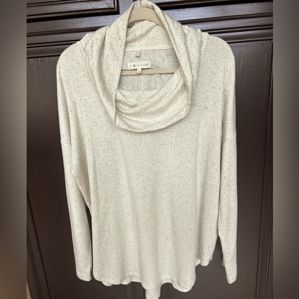LOFT Lou & Grey cream/black top. Size Large